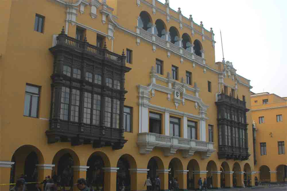 198 - Peru - Lima, plaza de armas, lateral